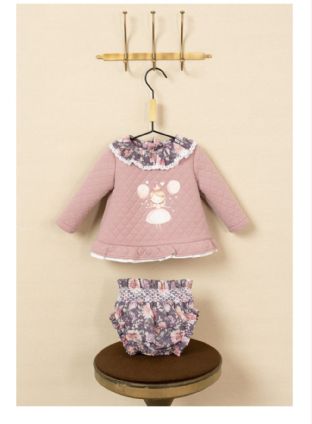 Conjunto en color rosa con una bailarina.Basmarti.