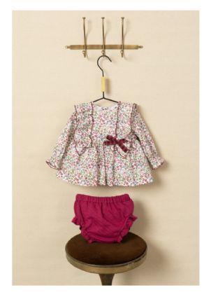 Jesusito de dos piezas con florecitas en color burdeos.Basmarti.