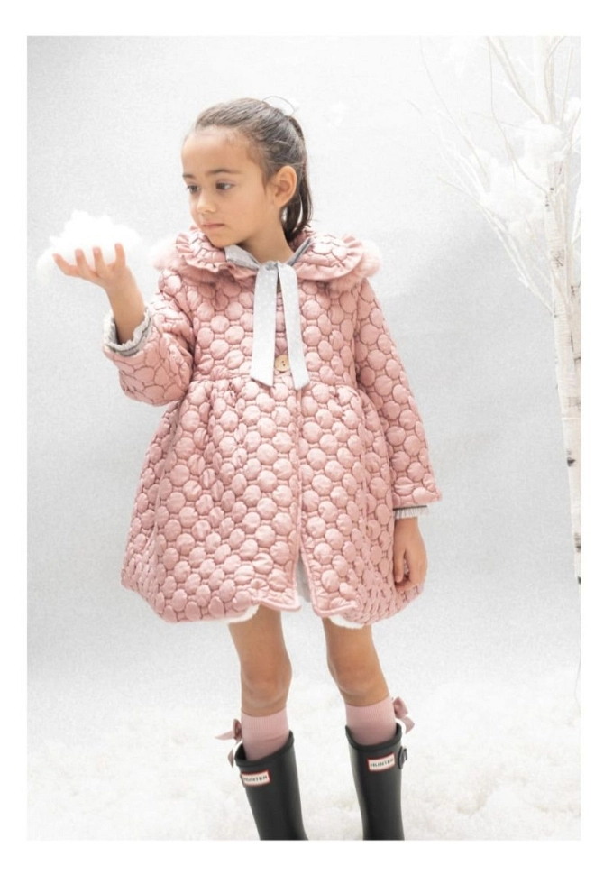 Abrigo de niña en color rosa palo.Basmarti.