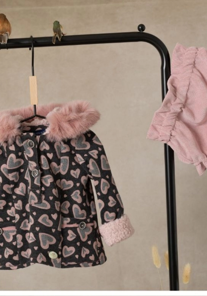 Conjunto color gris con corazones..Basmarti.