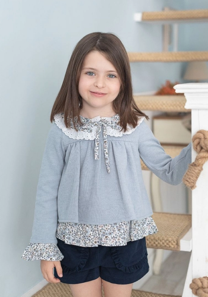 Conjunto de niña con pantalón corto en color azul.Coco-acqua.