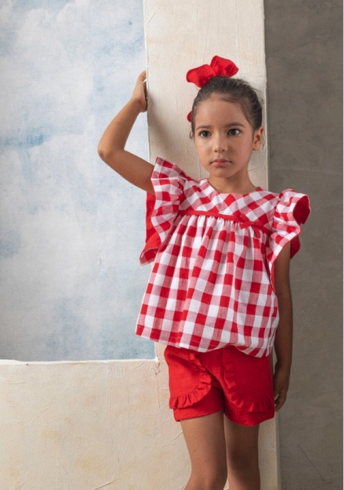 Conjunto de niña de cuadros en color rojo.Basmarti. Conjunto de niña de cuadros en color rojo.Basmarti.