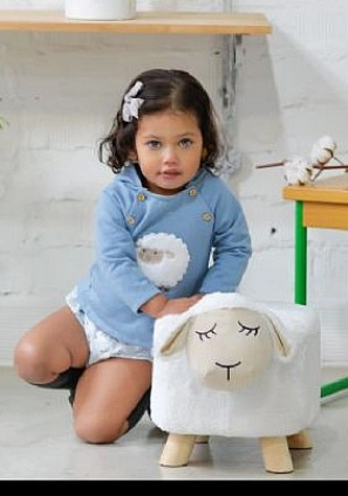 Conjunto de niña en color azul con una ovejita.Pequeños Piratas.