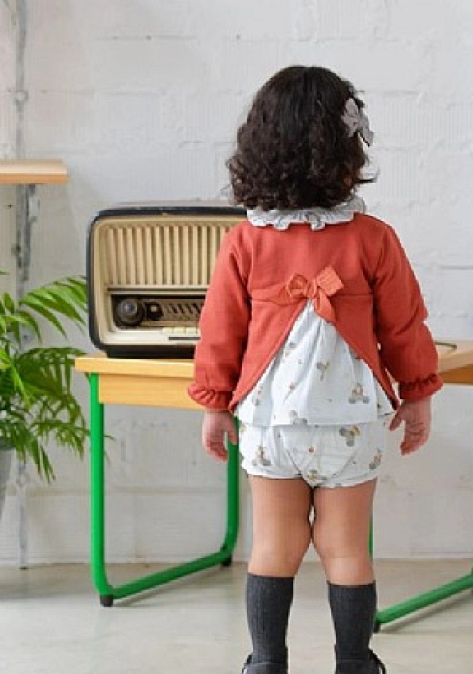 Conjunto de niña en color teja con un ratón.Pequeños Piratas.