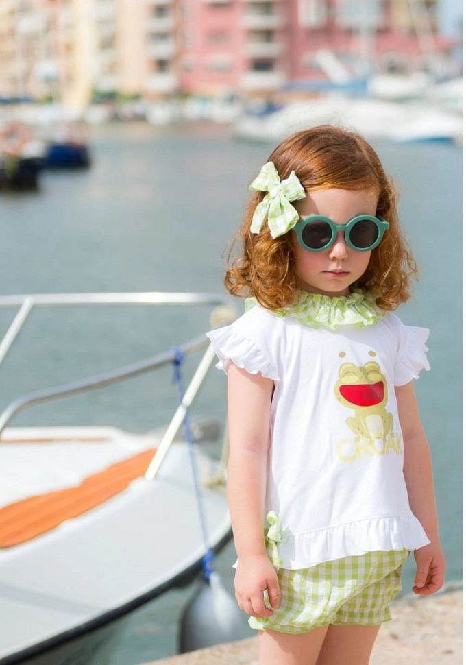 Conjunto de niña en color verde con una rana.Pequeños Piratas.