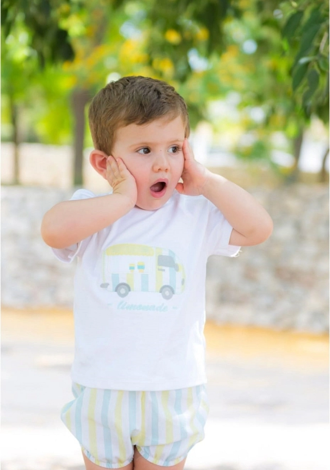 Conjunto de niño de pantalón corto con un camión.Pequeños Piratas. Conjunto de niño de pantalón corto con un camión.Pequeños Piratas.