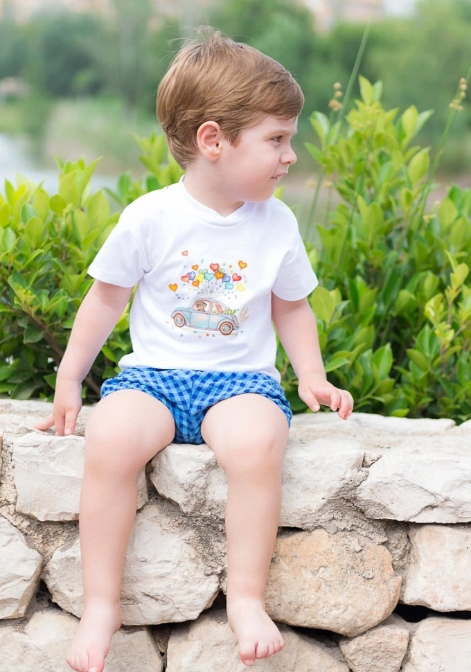 Conjunto de niño en color azul con un coche.Pequeños Piratas. Conjunto de niño en color azul con un coche.Pequeños Piratas.