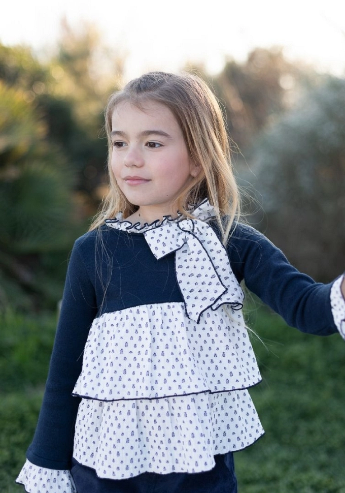 Conjunto de pantalón corto en color azul marino.Coco-acqua.