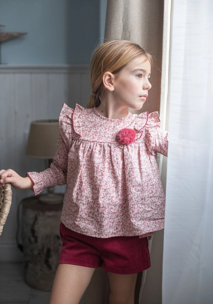 Conjunto de pantalón corto en color burdeos.Coco-acqua.