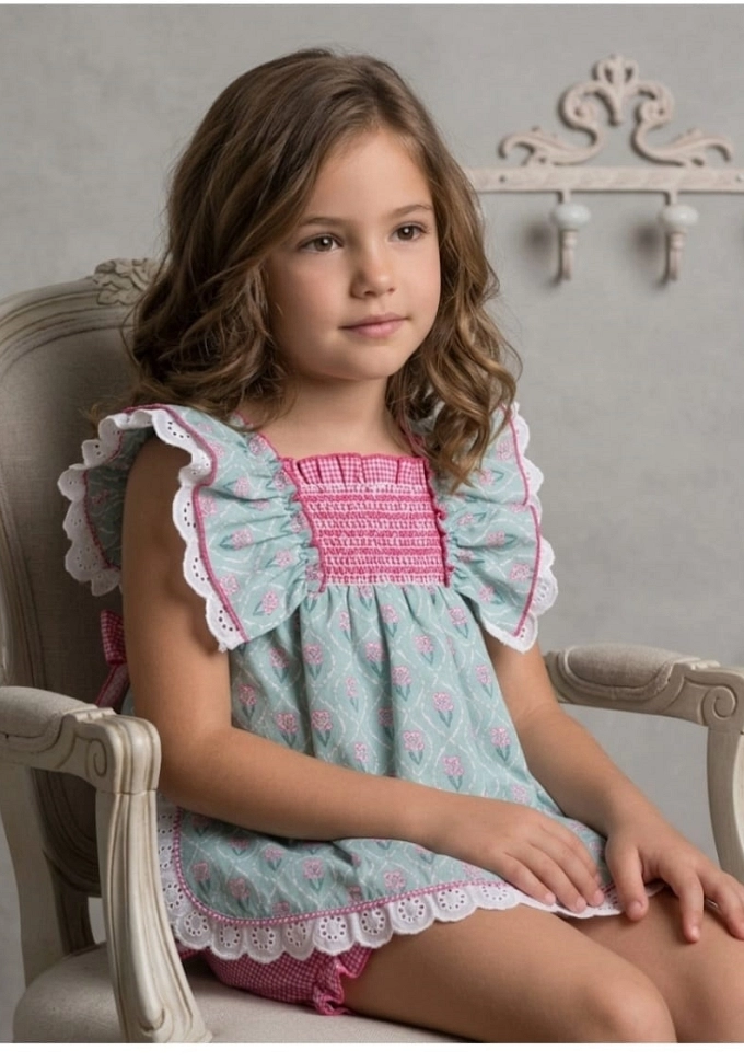 Jesusito con florecitas en color fucsia.Basmarti. Jesusito con florecitas en color fucsia.Basmarti.