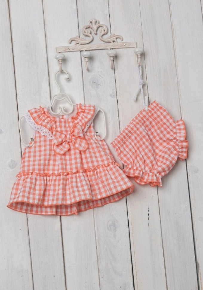 Jesusito de cuadritos en color naranja.Basmarti.