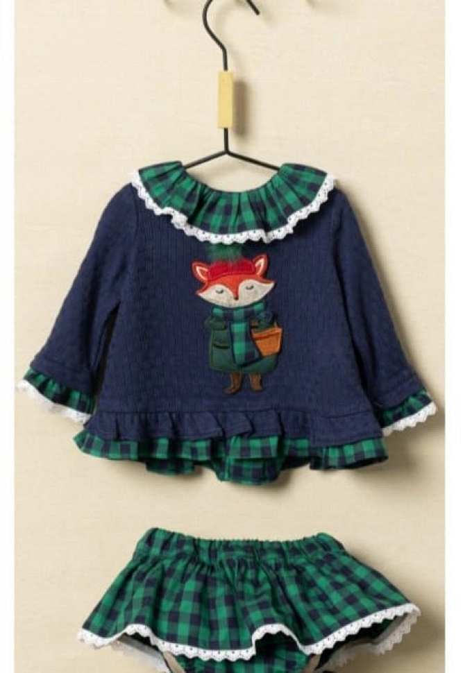 Jesusito de niña en color azul con un zorro.Basmarti.