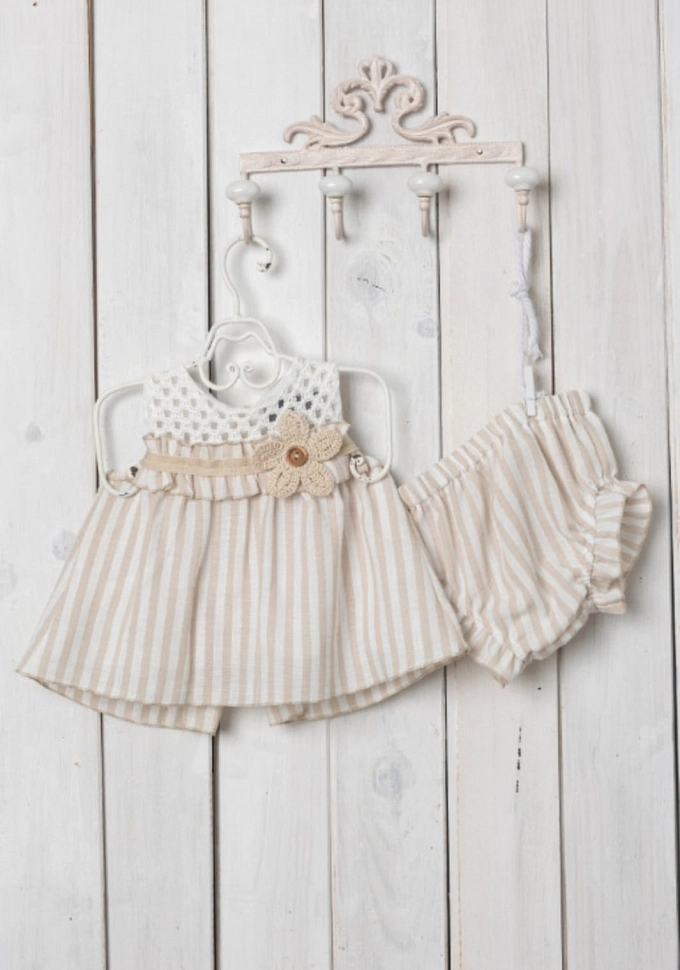 Jesusito de rayas en color crudo.Basmarti. Jesusito de rayas en color crudo.Basmarti.