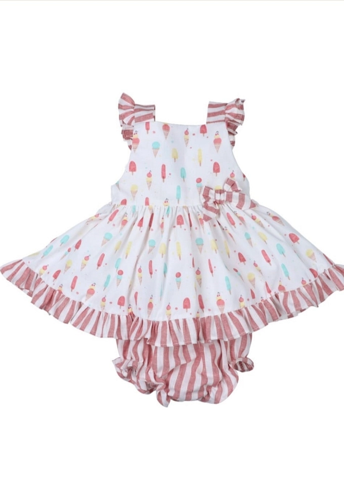 Jesusito en color rosa con tirantes.