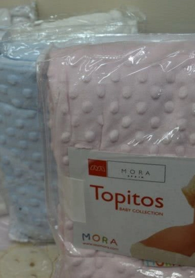 Manta Mora con topitos.