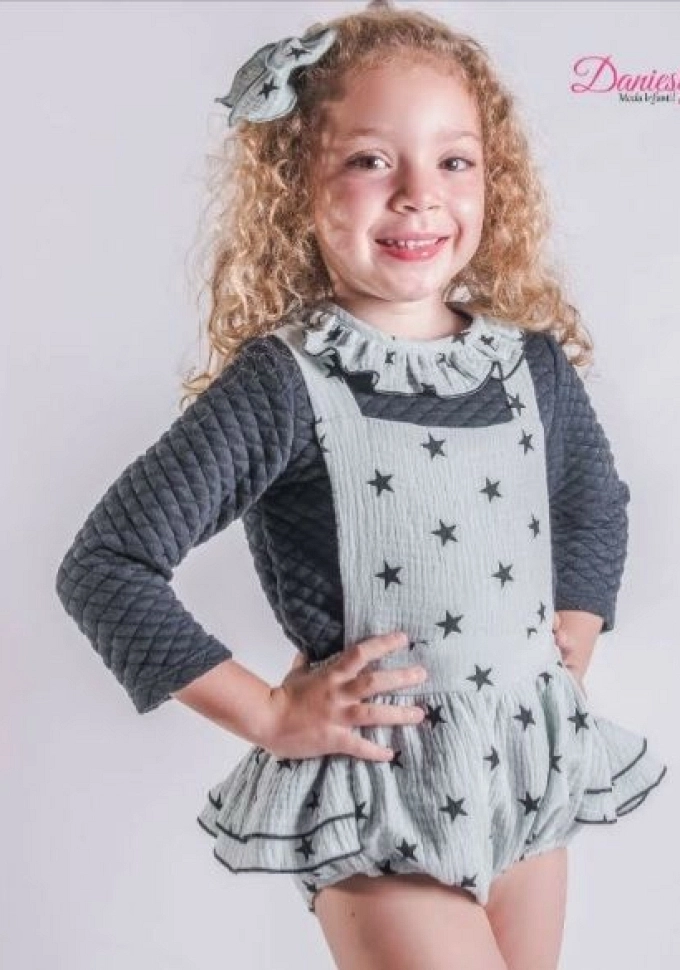 Ranita es color verde con estrellas.Daniesty.