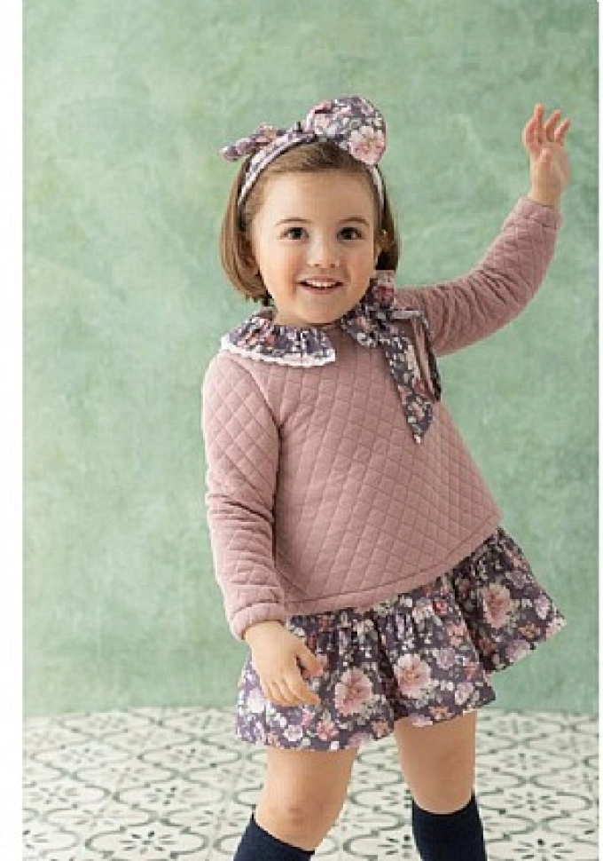 Vestido en color rosa con flores.Basmarti.