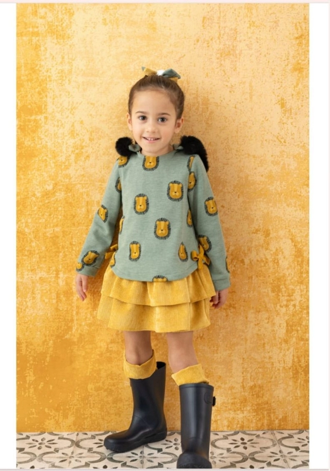 Vestido en color verde con leones.Basmarti.