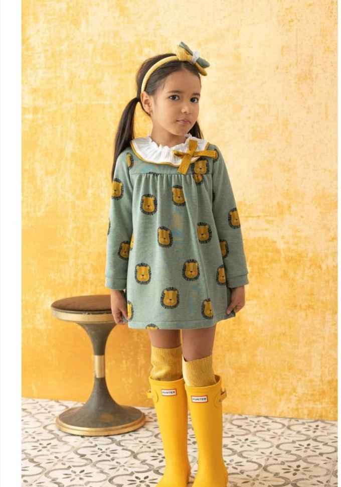 Vestido infantil en color verde con leones.Basmarti.