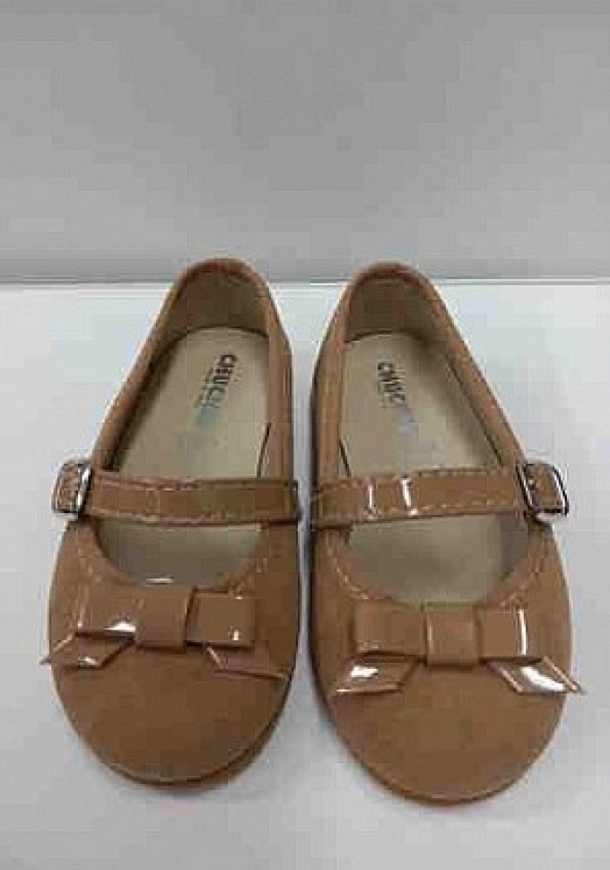 Zapato de serraje en color arena.Chuches.